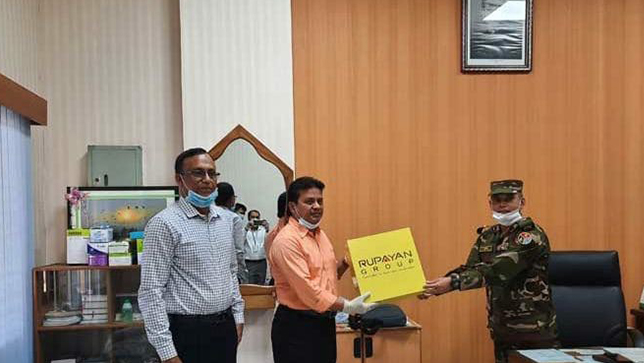 à¦¸à§‡à¦¨à¦¾à¦¬à¦¾à¦¹à¦¿à¦¨à§€à¦•à§‡ à§«à§¦ à¦¹à¦¾à¦œà¦¾à¦° à¦¸à¦¾à¦°à§à¦œà¦¿à¦•à§à¦¯à¦¾à¦² à¦®à¦¾à¦¸à§à¦• à¦¦à¦¿à¦² à¦°à§‚à¦ªà¦¾à§Ÿà¦£ à¦—à§à¦°à§à¦ª